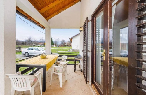 Lovinac Apartment | Holiday Home Green Oasis Lika Three Bedroom Apartment (A6)