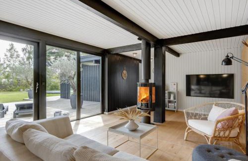 Holloselund House | Holiday Home Hævnir - 1km from the sea by Interhome