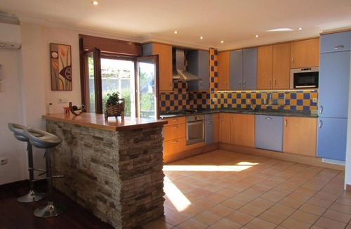 Larraul House | Holiday Home 'Harrizko Etxea' with Mountain View, Private Terrace and Air Conditioning