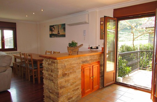 Larraul House | Holiday Home 'Harrizko Etxea' with Mountain View, Private Terrace and Air Conditioning