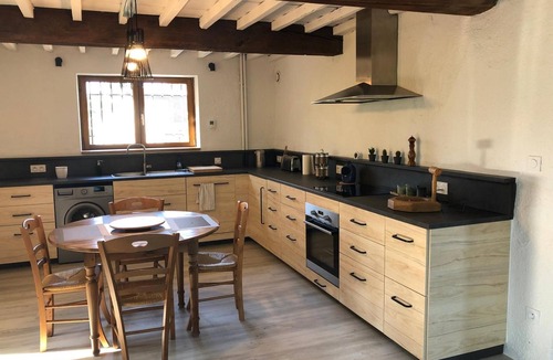 Corbelin House | Holiday Home 'Havre De Paix Et De Verdure' with Private Terrace, Private Garden and Wi-Fi