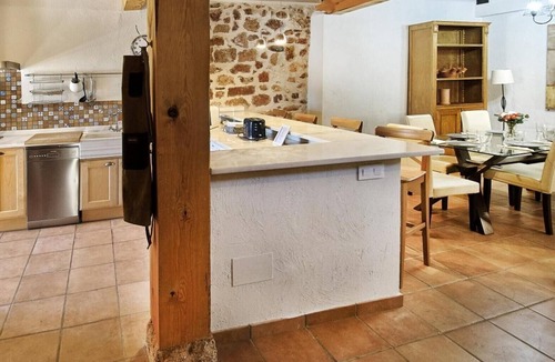Ayllon House | Holiday Home 'Hestia' with Mountain View, Balcony and Wi-Fi