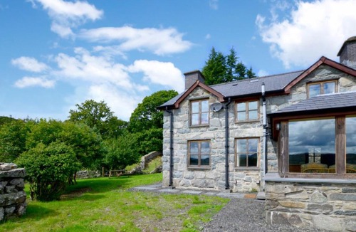 Ganllwyd House | Holiday Home Hideaway by Interhome