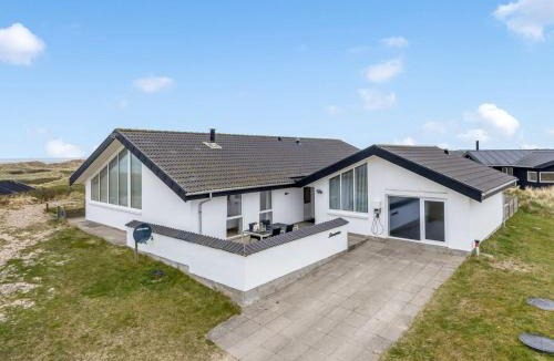 Grønhøj House | Holiday Home Hilmer - 180m from the sea by Interhome