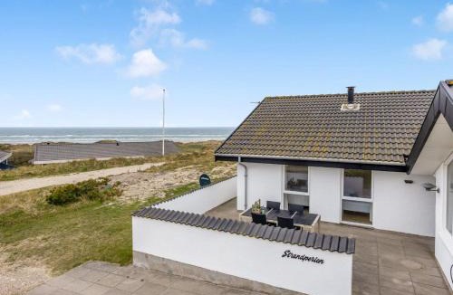 Grønhøj House | Holiday Home Hilmer - 180m from the sea by Interhome
