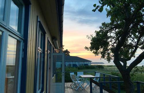 Nyborg House | Holiday Home Historisches Strandanwesen mit Meerblick by Interhome
