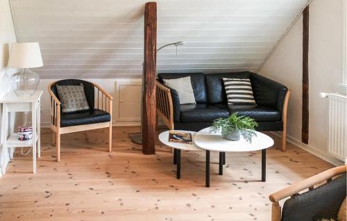 Tistrup House | Holiday Home Hodde With Fireplace