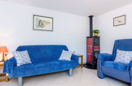 Komolac House | Holiday Home Hope - One-Bedroom Holiday Home with Terrace and River View