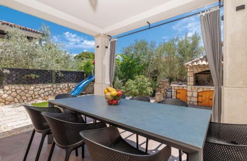 Sveti Ivan Dobrinjski House | Holiday Home Villa Willheim by Interhome