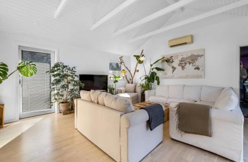Udsholt House | Holiday Home Hughe - 1-3km from the sea by Interhome