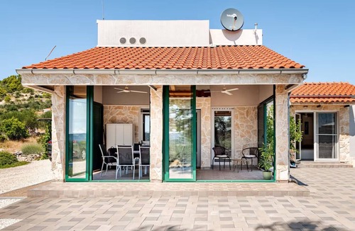 Marina Ski Chalet | Holiday home in a small village - sourrounded by olives and nature