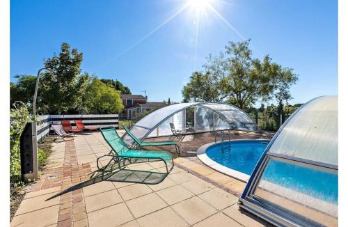 Aspiran House | Holiday home in Aspiran with swimming pool