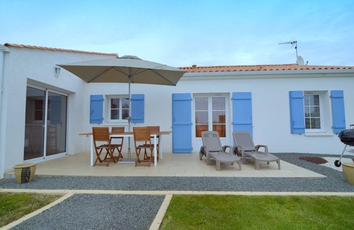 Avrille House | Holiday Home in Avrillé near Sandy Beaches