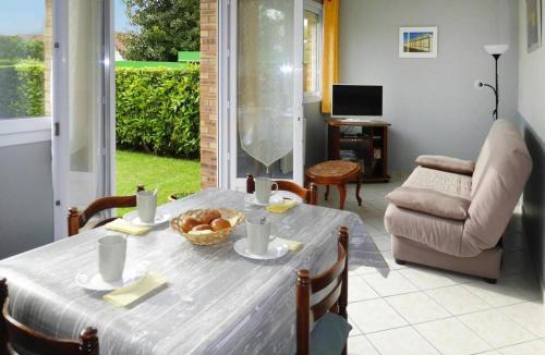 Cayeux-sur-Mer House | Holiday Home in Cayeux-sur-Mer near Bay of Somme