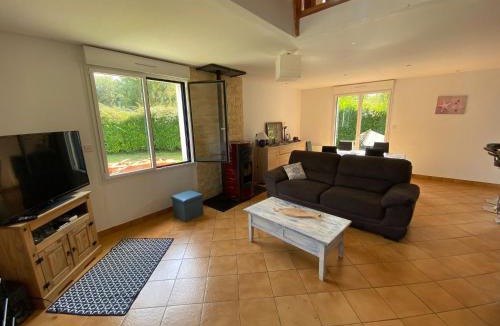 Kervoyal House | Holiday Home in Damgan near Sandy Beaches