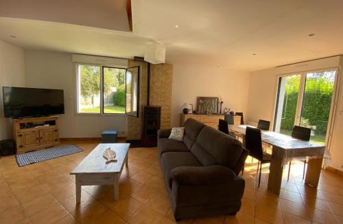 Kervoyal House | Holiday Home in Damgan near Sandy Beaches