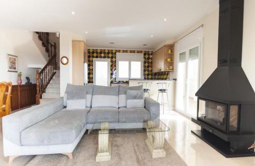 Palau-Saverdera House | Holiday Home in Empuriabrava with Private Pool