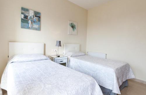 Palau-Saverdera House | Holiday Home in Empuriabrava with Private Pool