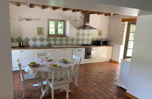 Chilleurs-aux-Bois House | Holiday Home in Chilleurs near Château