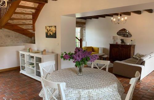 Chilleurs-aux-Bois House | Holiday Home in Chilleurs near Château