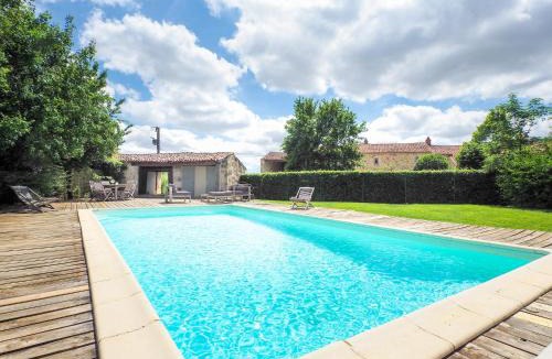 Saint-Laurent-de-la-Salle House | Holiday Home in Saint-Laurent-de-la-Salle with Pool