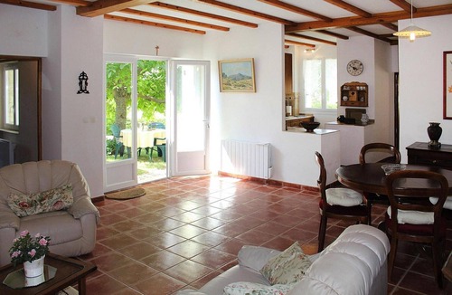 Revest-du-Bion House | Holiday home in Revest with garden