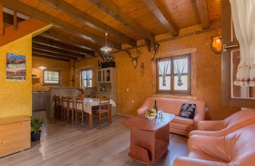Brod Moravice House | Holiday Home in Brod Moravice with Pool