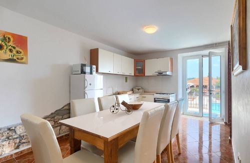 Rovinjsko Selo House | Holiday Home in Rovinjsko with Pool