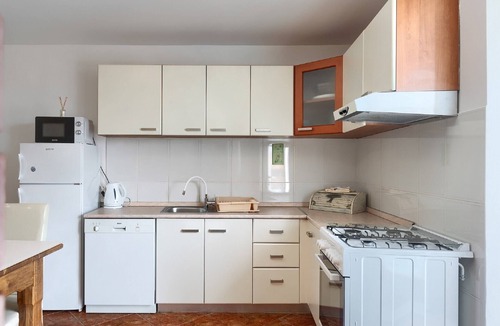 Rovinjsko Selo House | Holiday Home in Rovinjsko with Pool