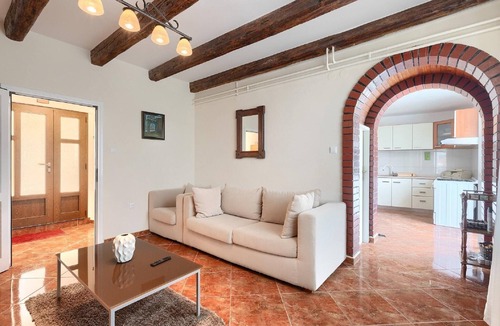 Rovinjsko Selo House | Holiday Home in Rovinjsko with Pool