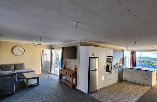 Kaka Point House | Holiday home in Kaka Point