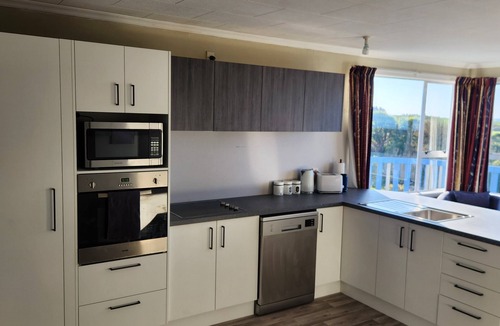 Kaka Point House | Holiday home in Kaka Point