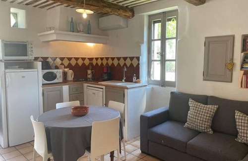 Lacoste House | Holiday Home in Lacoste with Pool