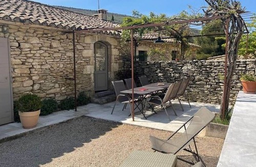 Lacoste House | Holiday Home in Lacoste with Pool