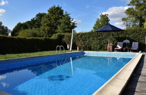 Le Chatelet House | Holiday Home in Le Châtelet with Pool