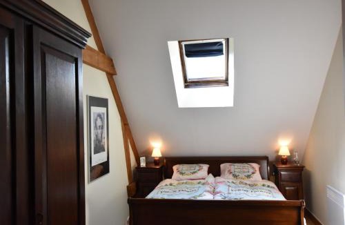 Le Chatelet House | Holiday Home in Le Châtelet with Pool