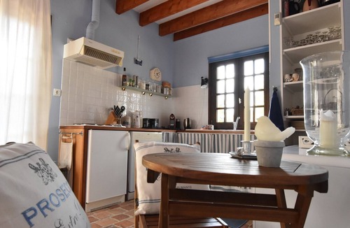 Le Chatelet House | Holiday Home in Le Châtelet with Pool