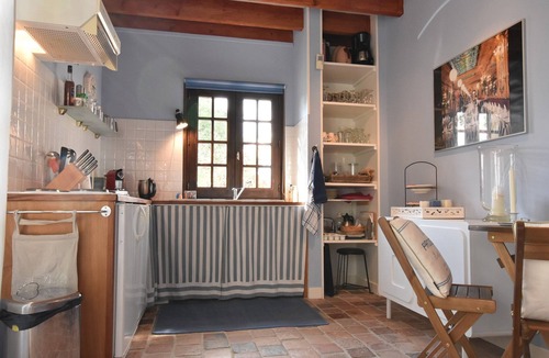 Le Chatelet House | Holiday Home in Le Châtelet with Pool