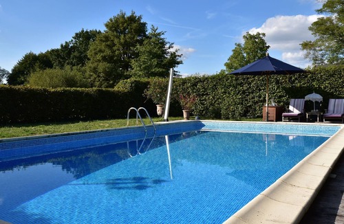 Le Chatelet House | Holiday Home in Le Châtelet with Pool
