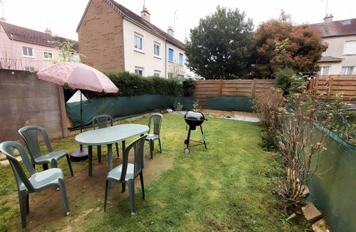 Miroir - Batignolles House | Holiday Home in Le Mans near 24H Circuit