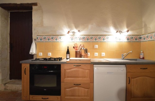 Lerne House | Holiday Home in Lerné with Garden