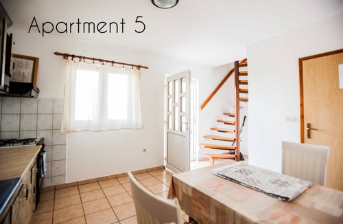Lopar House | Holiday Home in Lopar with Seaview, Terrace, Air condition, WIFI (186-5)