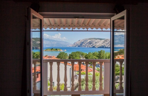 Lopar House | Holiday Home in Lopar with Seaview, Terrace, Air condition, WIFI (186-5)