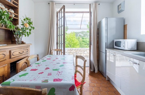 Montclus House | Holiday Home in Montclus near river