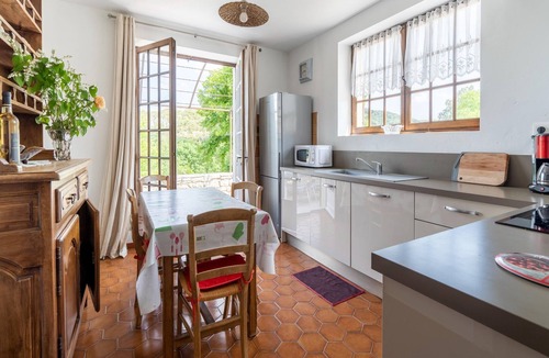 Montclus House | Holiday Home in Montclus near river