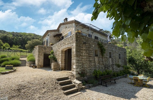 Montclus House | Holiday Home in Montclus near river