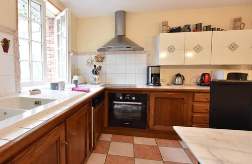 Englancourt Cottage | Holiday Home in Oise with Forest Views