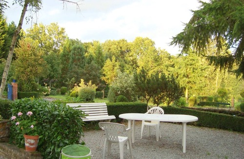 Englancourt Cottage | Holiday Home in Oise with Forest Views