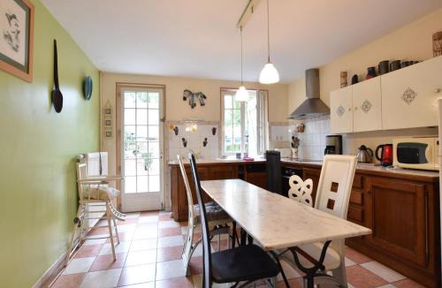 Englancourt House | Holiday Home in Oise with Forest Views