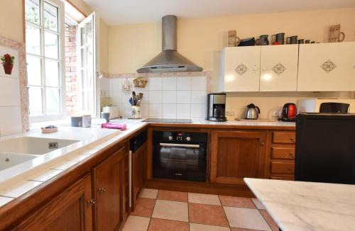 Englancourt House | Holiday Home in Oise with Forest Views